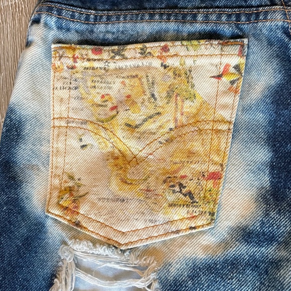 Levi’s upcycled denim shorts “the laundry room” - Picture 6 of 7